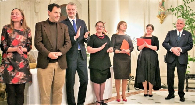 Přidělení grantu pro digitalizaci archivu Přítomnosti (www.pritomnost.cz) od Nadace Občasnkého fóra s Dagmar Havlovou a VV Spojených Států Stephenem Kingem. Foto: Leona Kalvodová